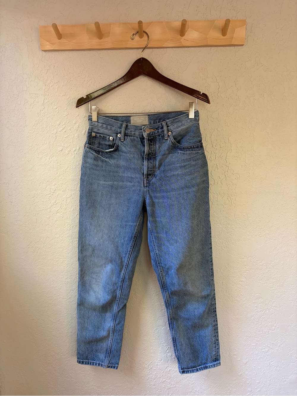 Everlane Organic Cotton 90s Cheeky Cropped Jeans in Medium Wash